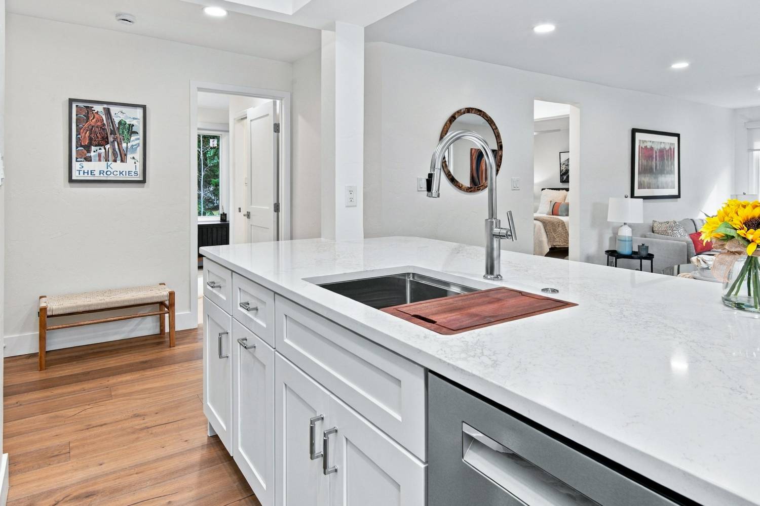 Kitchen peninsula and entry