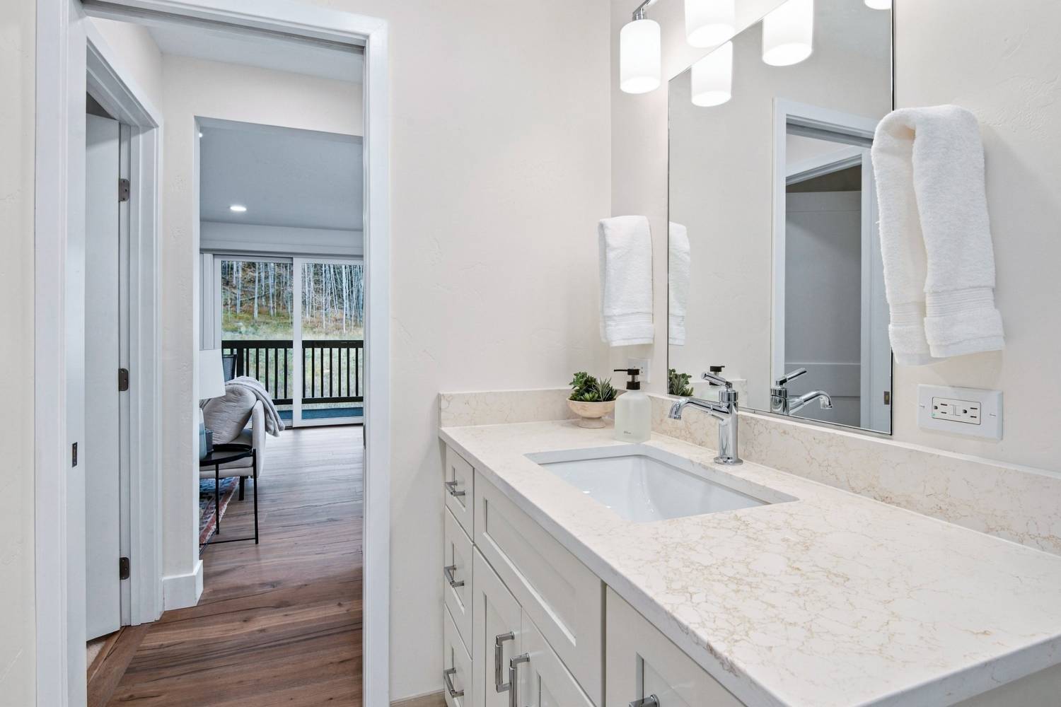Bathroom vanity